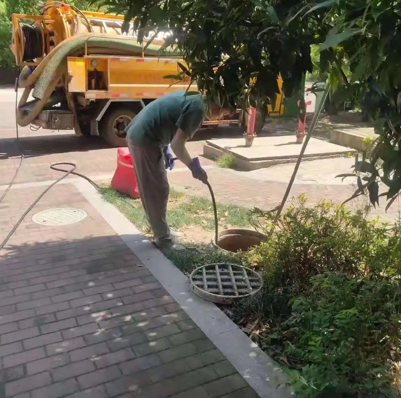 南昌市政排污管道清淤疏通——專業(yè)團(tuán)隊(duì)，讓您全程省心！